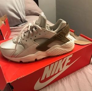 Womens size 7 huarache